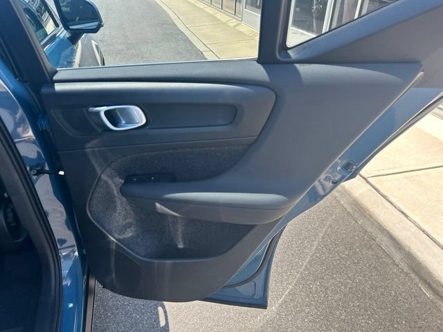Certified 2025 Volvo XC40 B5 Core AWD/4WD image 12