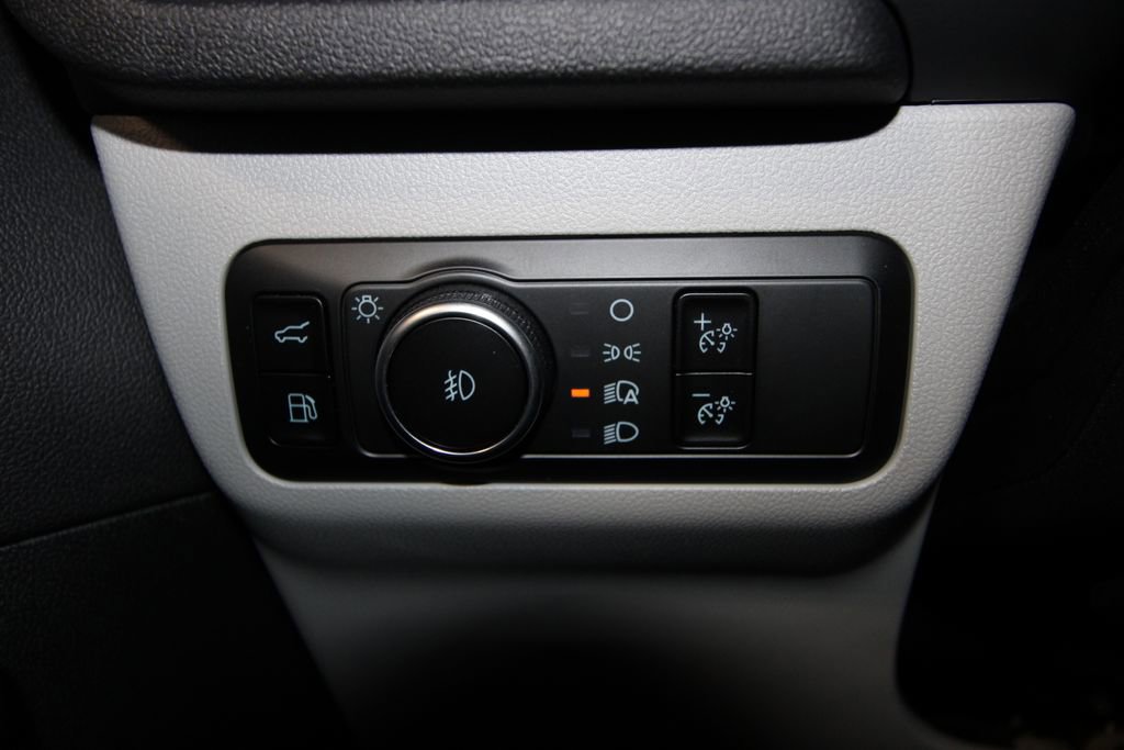 Used 2025 Ford Escape SE FWD image 9