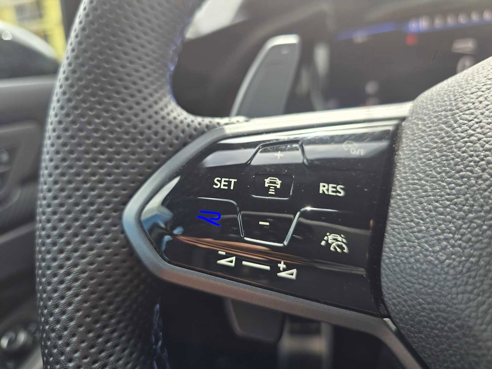 Used 2022 Volkswagen Golf R image 31