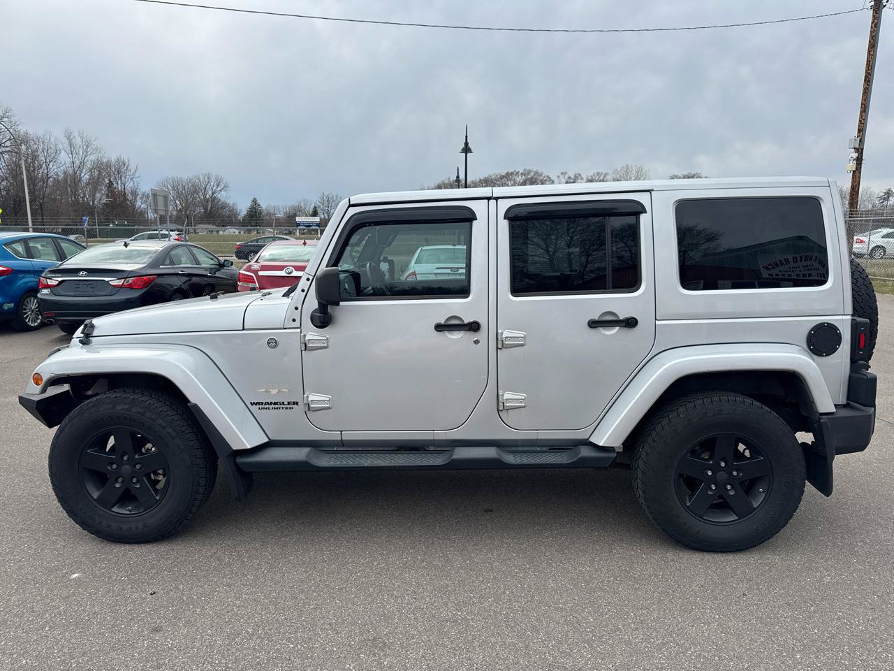 Used 2012 Jeep Wrangler Unlimited Sahara w/ Connectivity Group AWD/4WD image 8