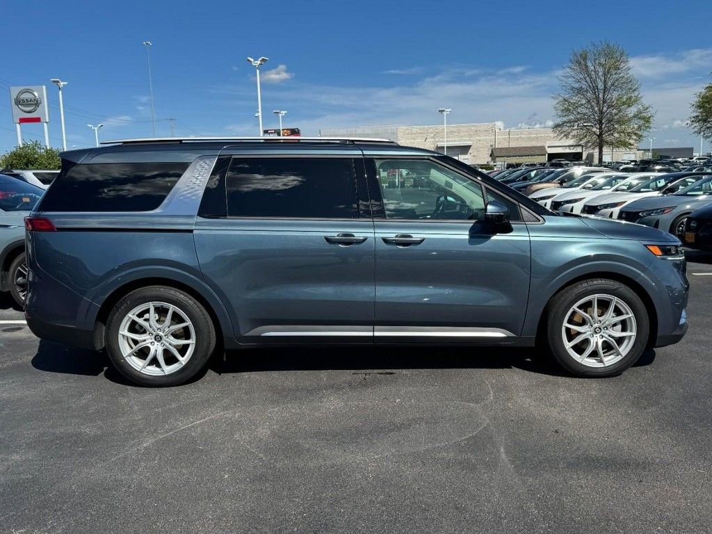 Used 2024 Kia Carnival SX Prestige image 2