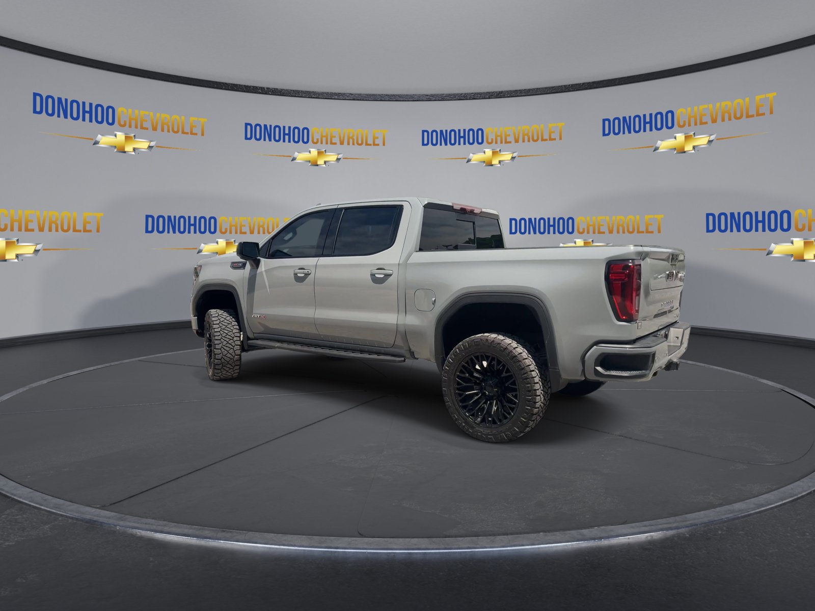 Used 2024 GMC Sierra 1500 AT4 w/ Technology Package AWD/4WD image 6