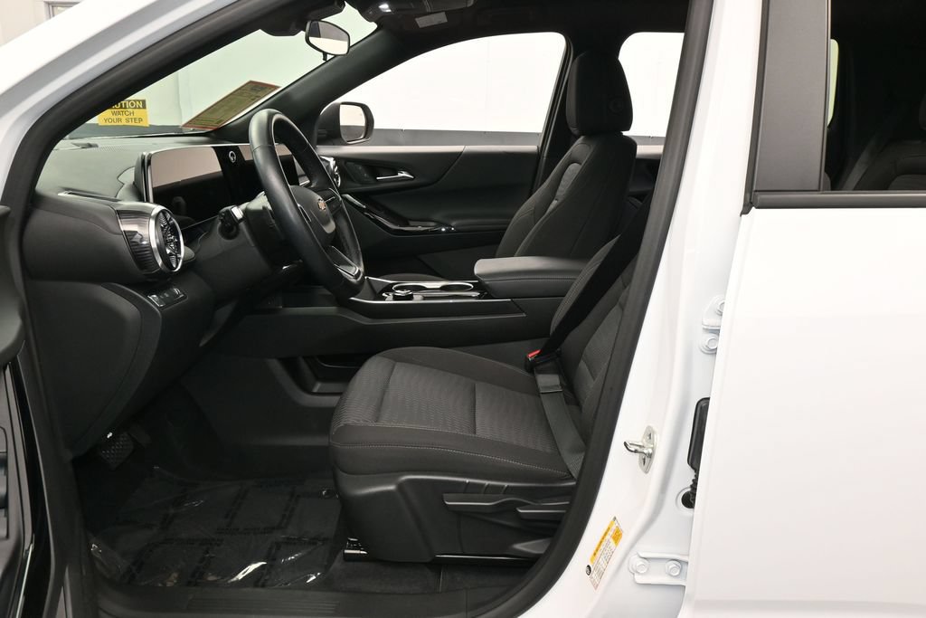 Used 2026 Chevrolet Equinox LT FWD image 11