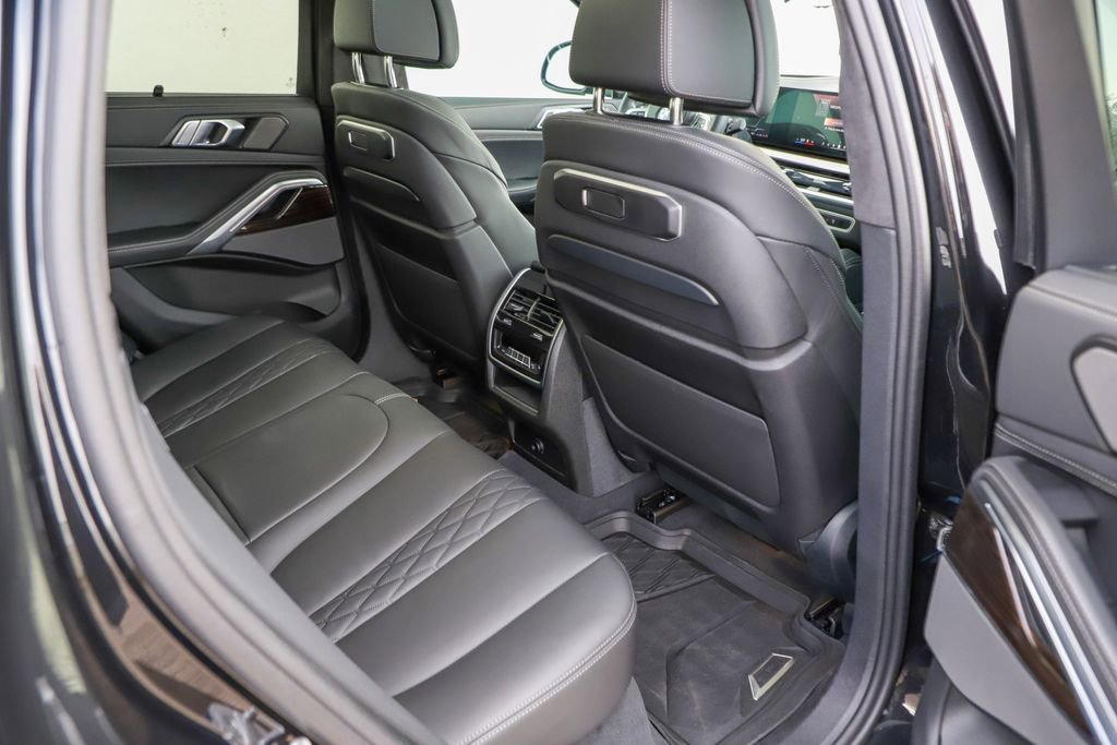 Used 2024 BMW X6 xDrive40i w/ Executive Package image 24