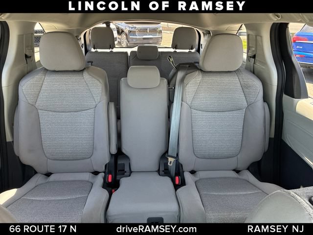 Used 2023 Toyota Sienna LE FWD image 14
