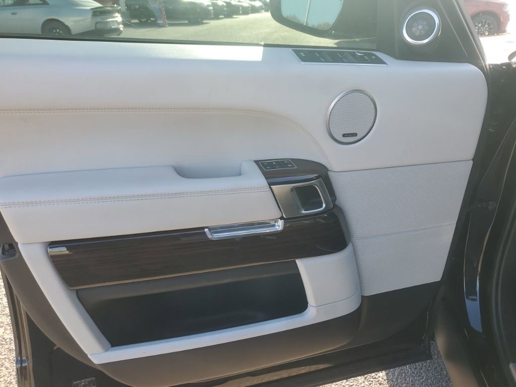 Used 2016 Land Rover Range Rover HSE image 11