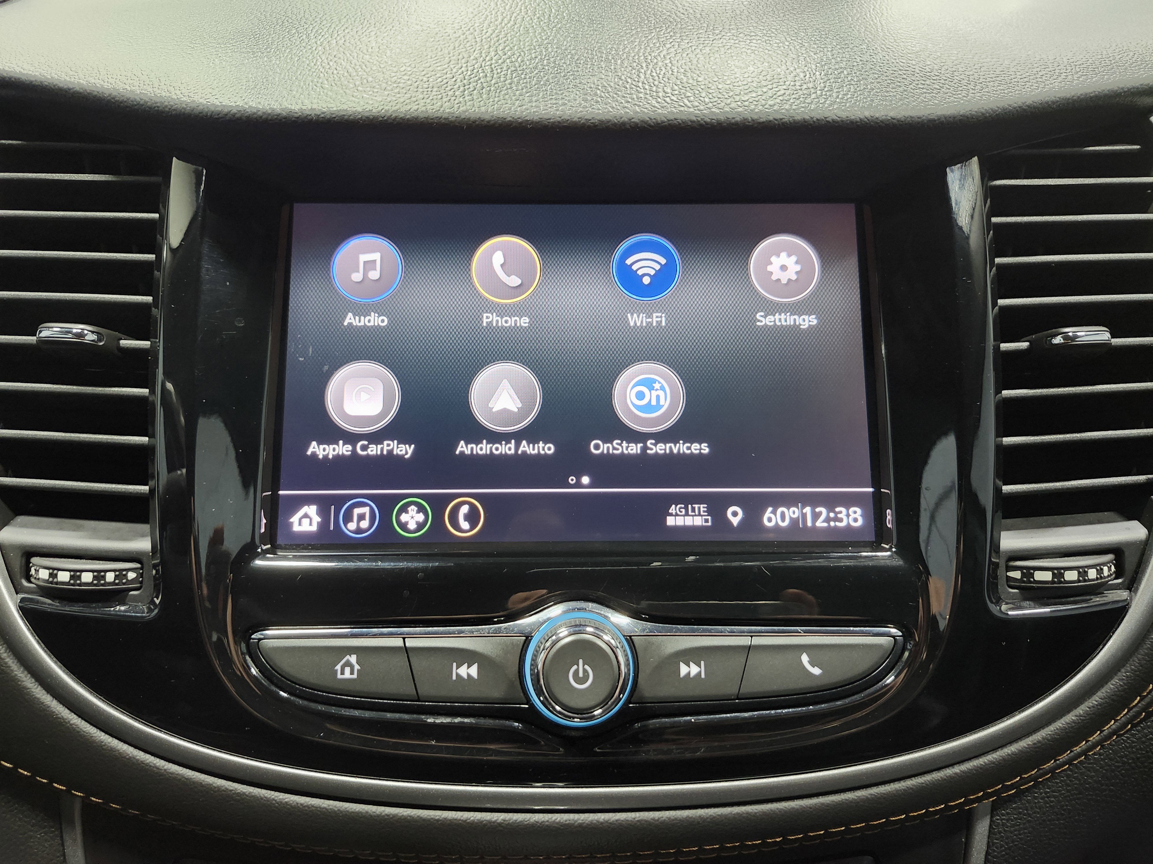 Used 2020 Chevrolet Trax LT w/ LT Convenience Package image 4