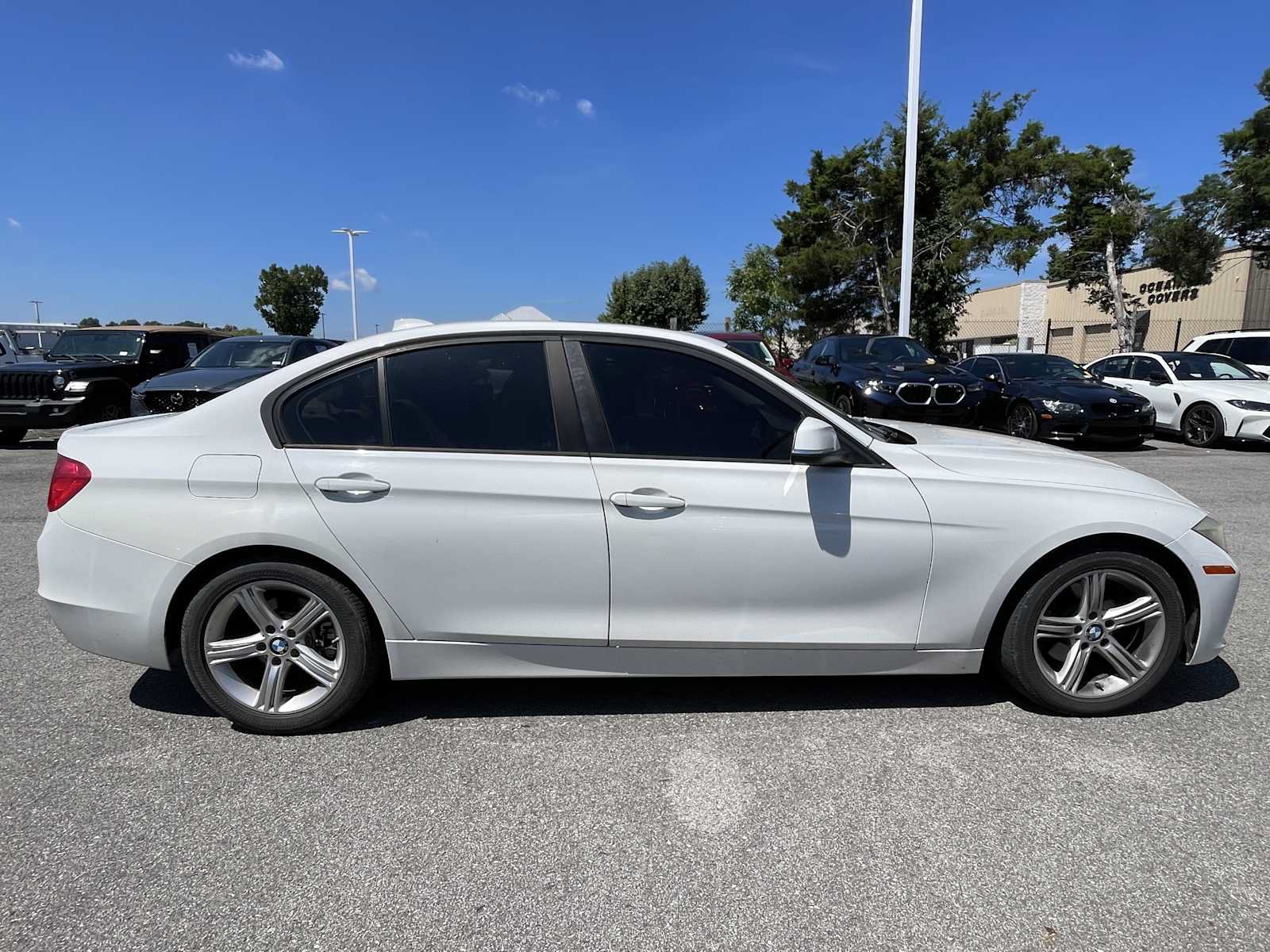 Used 2014 BMW 320i xDrive Sedan AWD/4WD image 8