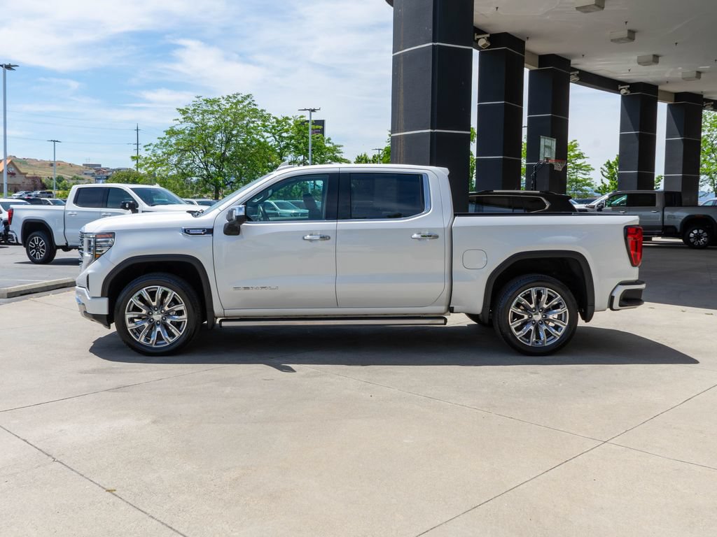Used 2025 GMC Sierra 1500 Denali w/ Denali Reserve Package AWD/4WD image 4