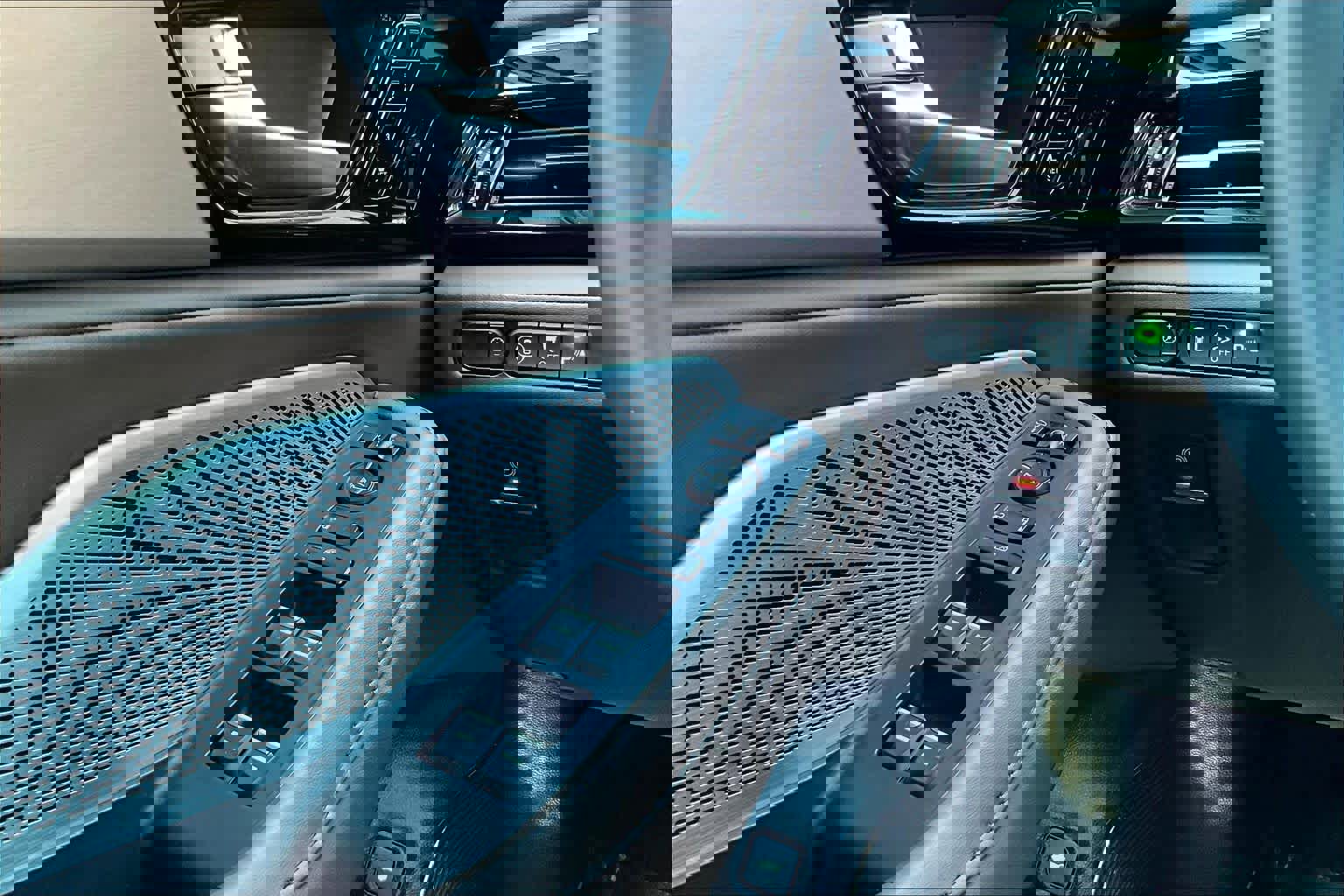 Used 2024 Acura MDX SH-AWD w/ Technology Package image 34