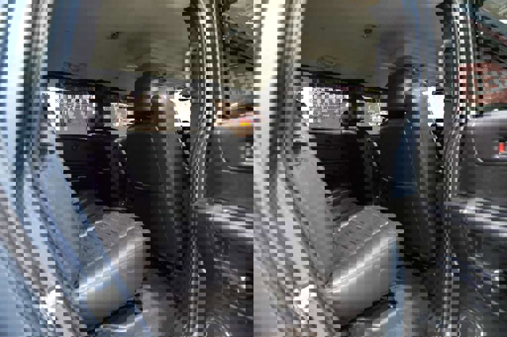 Used 2005 HUMMER H2 w/ Preferred Equipment Group image 22