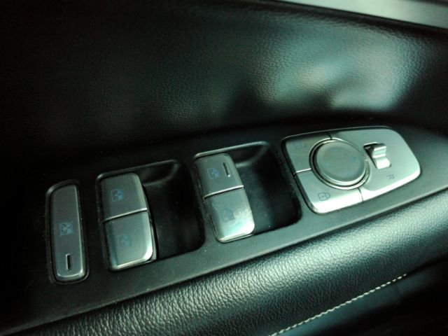 Used 2020 Genesis G70 2.0T image 36