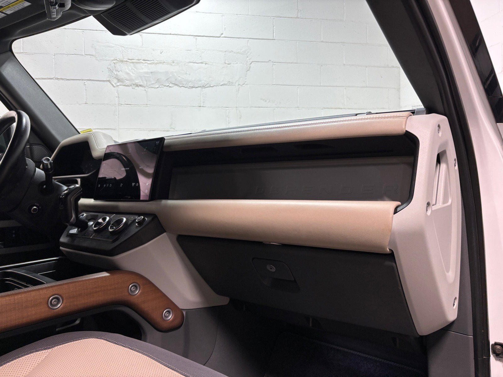 Used 2022 Land Rover Defender 110 X-Dynamic HSE AWD/4WD image 30