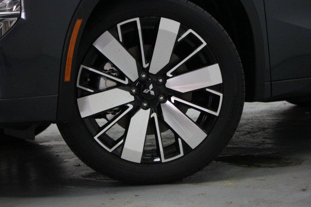 New 2026 Mitsubishi Outlander SEL image 3