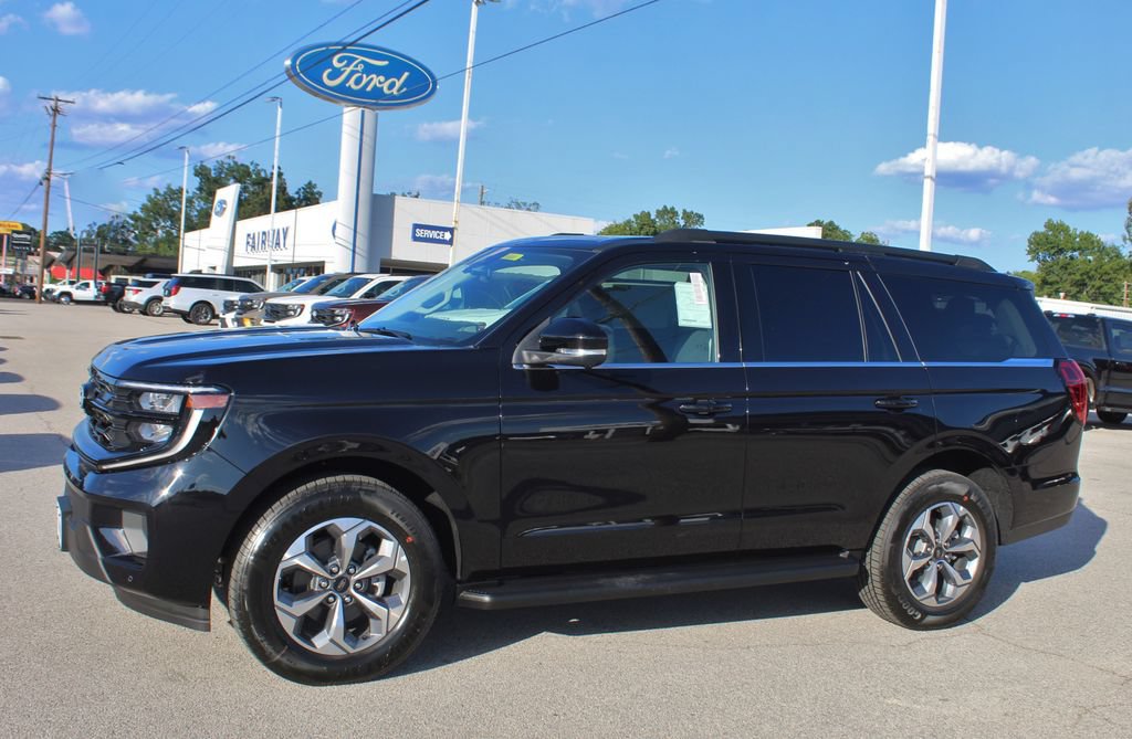 New 2027 Ford Expedition Active RWD image 3
