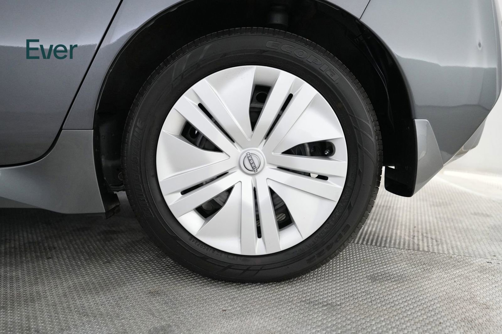 Used 2025 Nissan Leaf S image 9