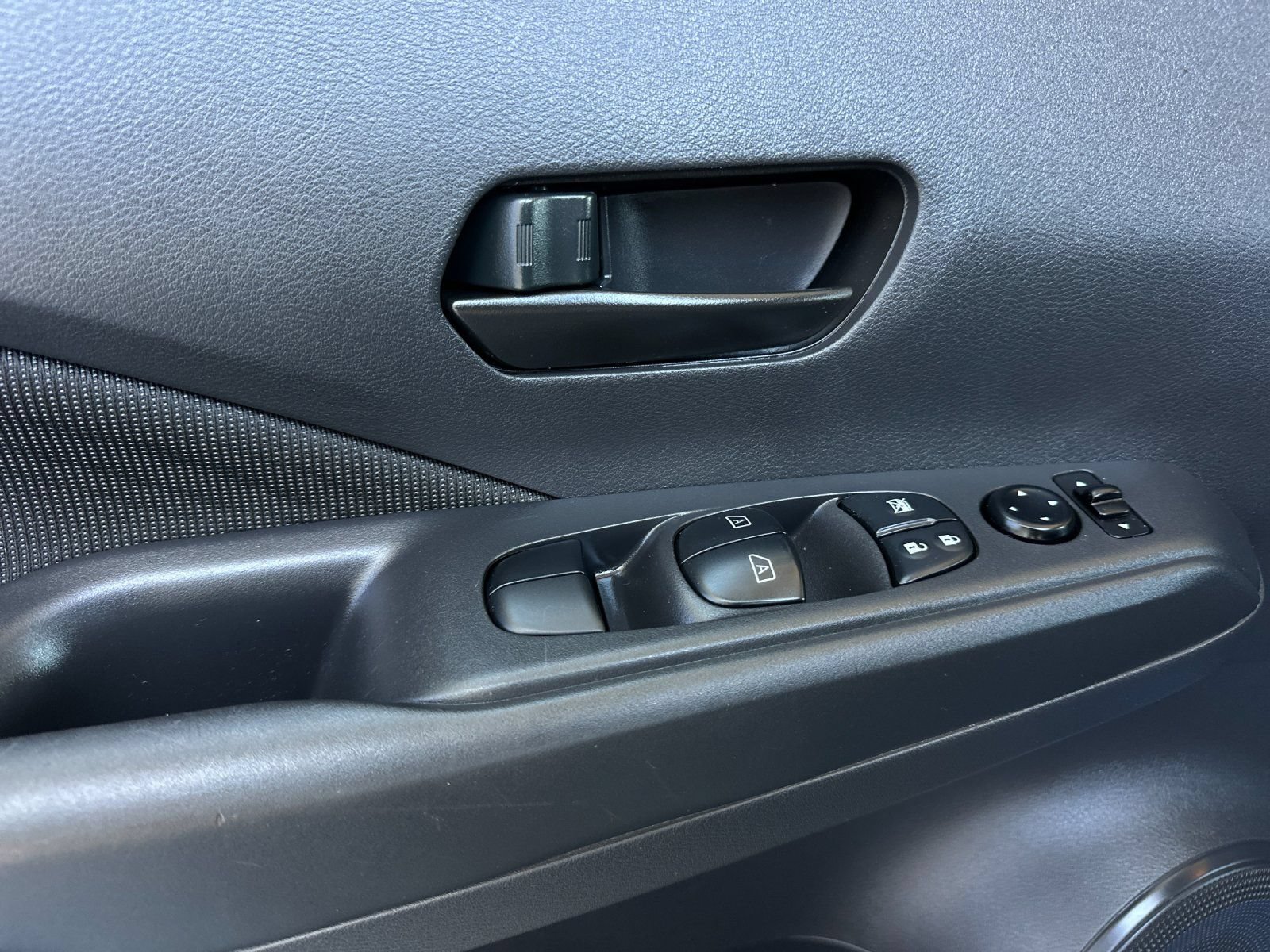 Used 2021 Nissan Kicks S FWD image 10