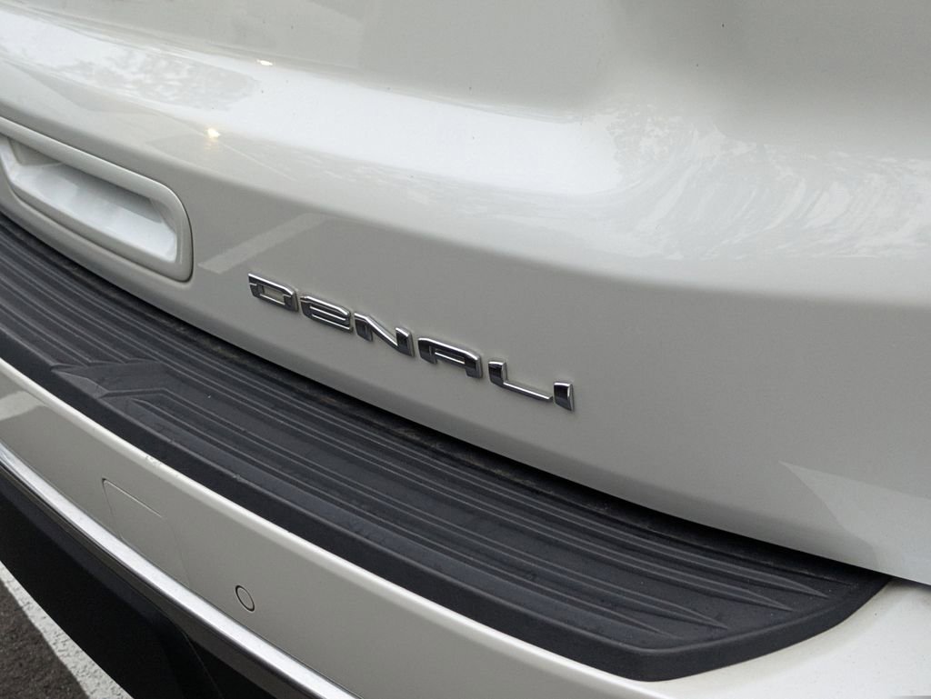 Used 2021 GMC Yukon XL Denali w/ Denali Premium Package AWD/4WD image 7