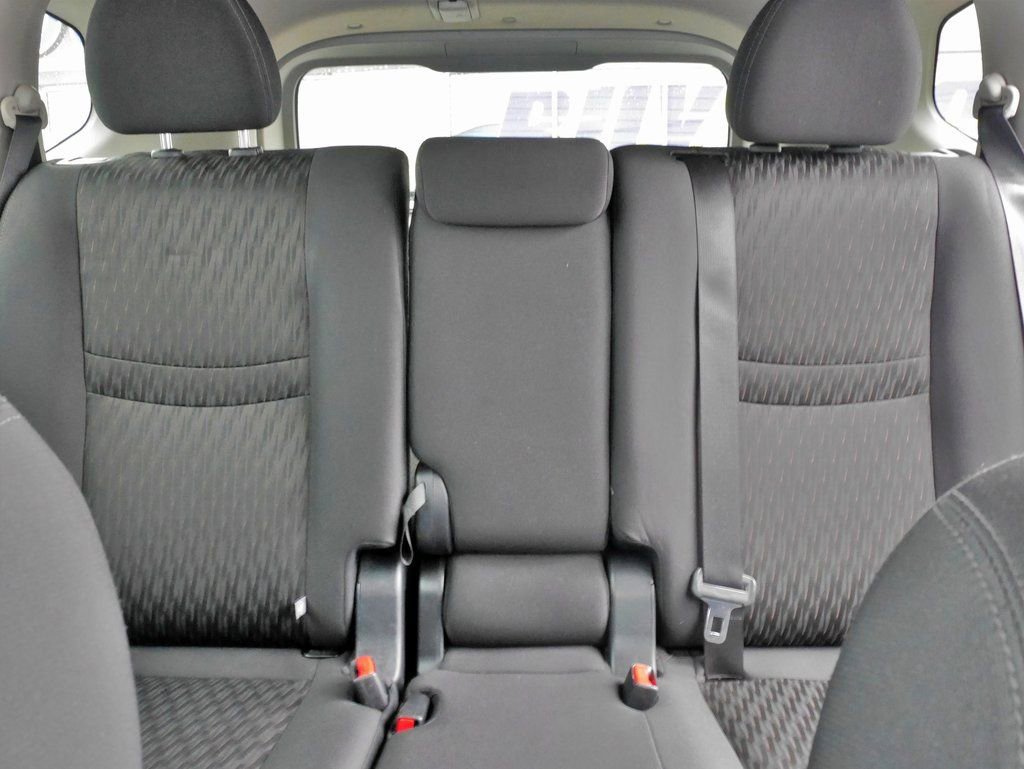 Used 2020 Nissan Rogue SV image 32