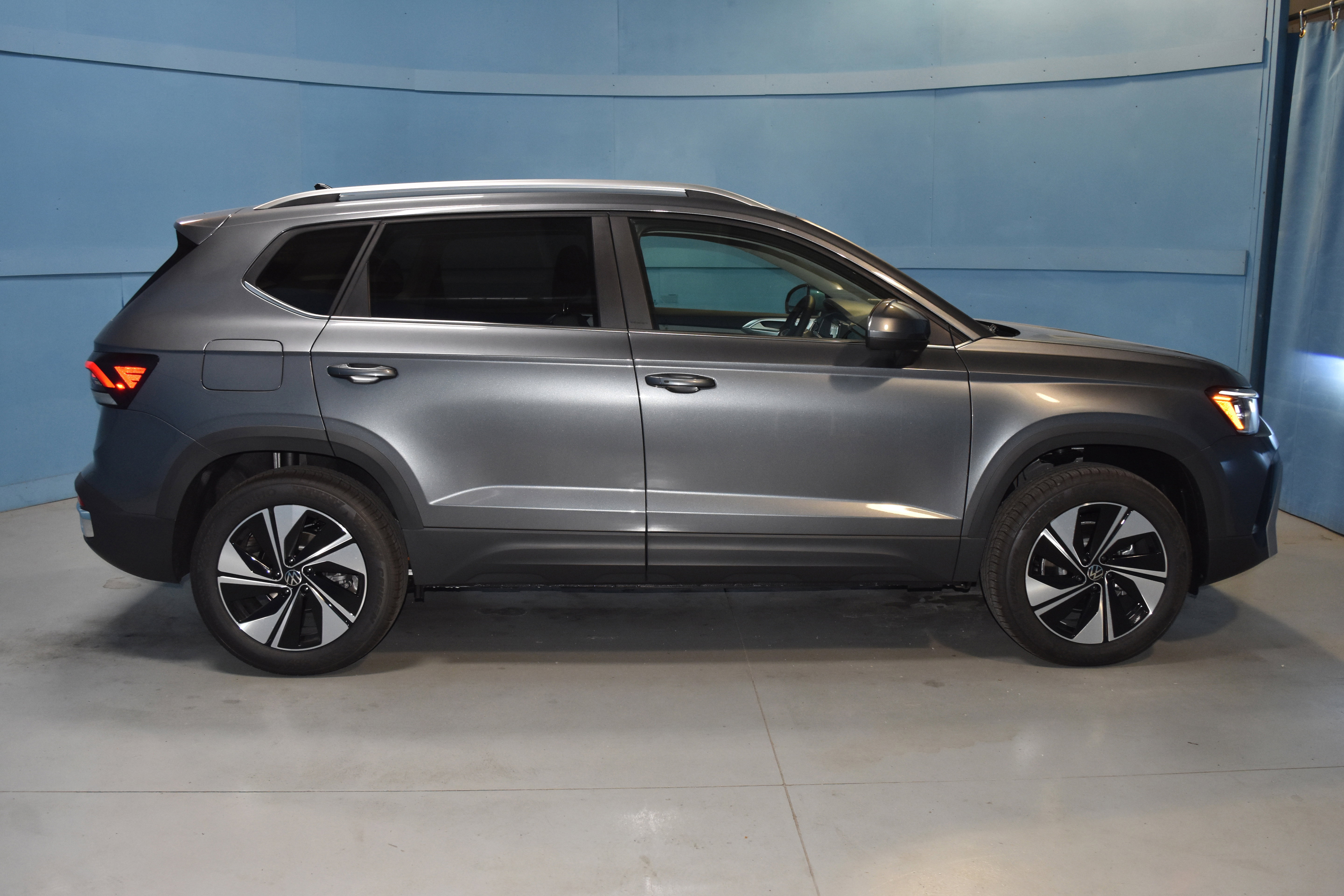 New 2025 Volkswagen Taos SE image 18