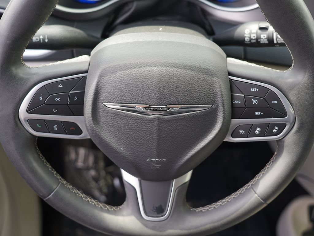 Used 2023 Chrysler Pacifica Touring-L FWD image 23