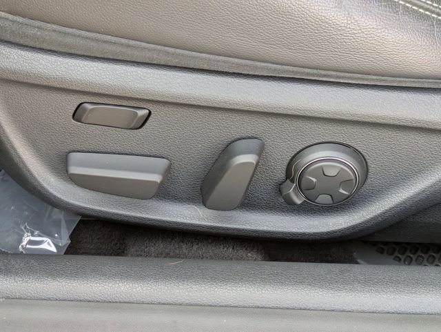 Used 2019 Genesis G70 3.3T Advanced image 17