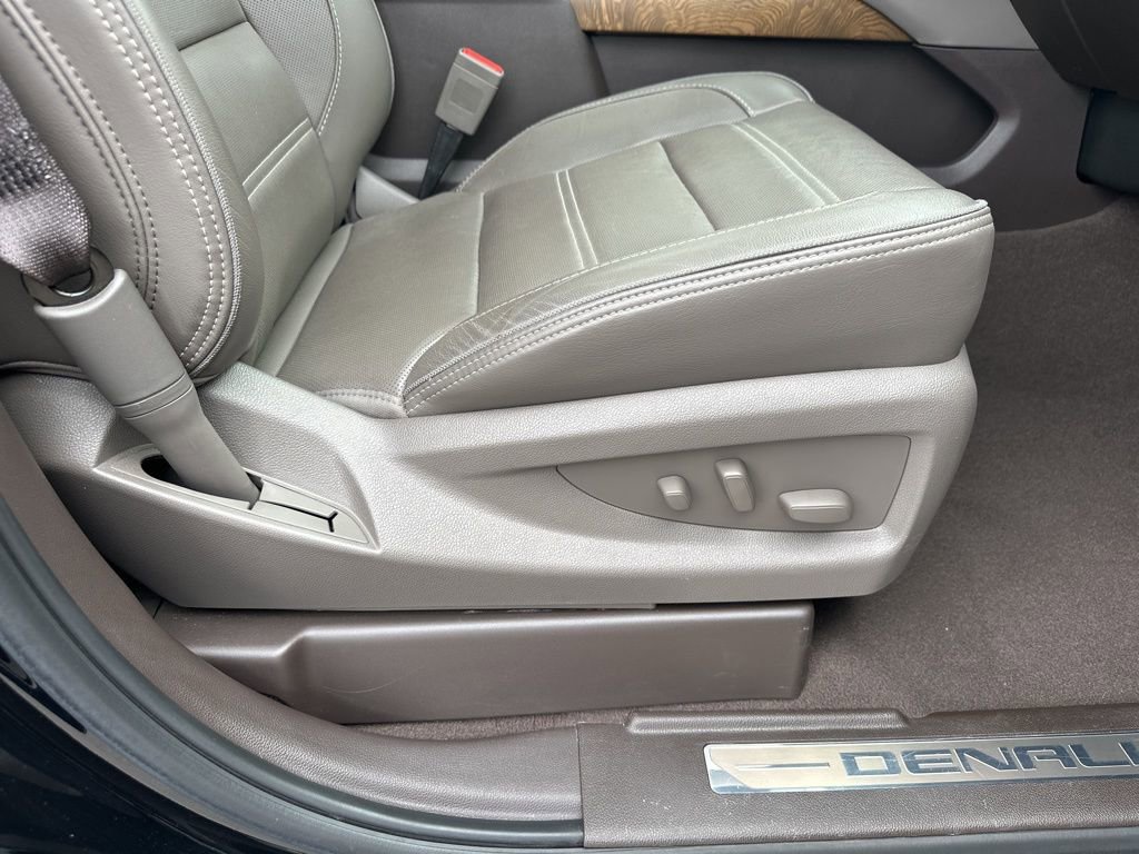 Used 2020 GMC Yukon XL Denali w/ Denali Premium Package image 35