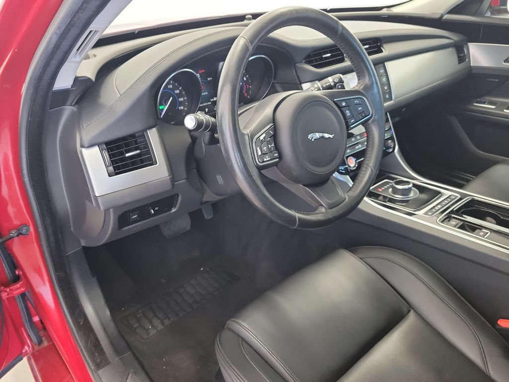 Used 2018 Jaguar XF Premium AWD/4WD image 20