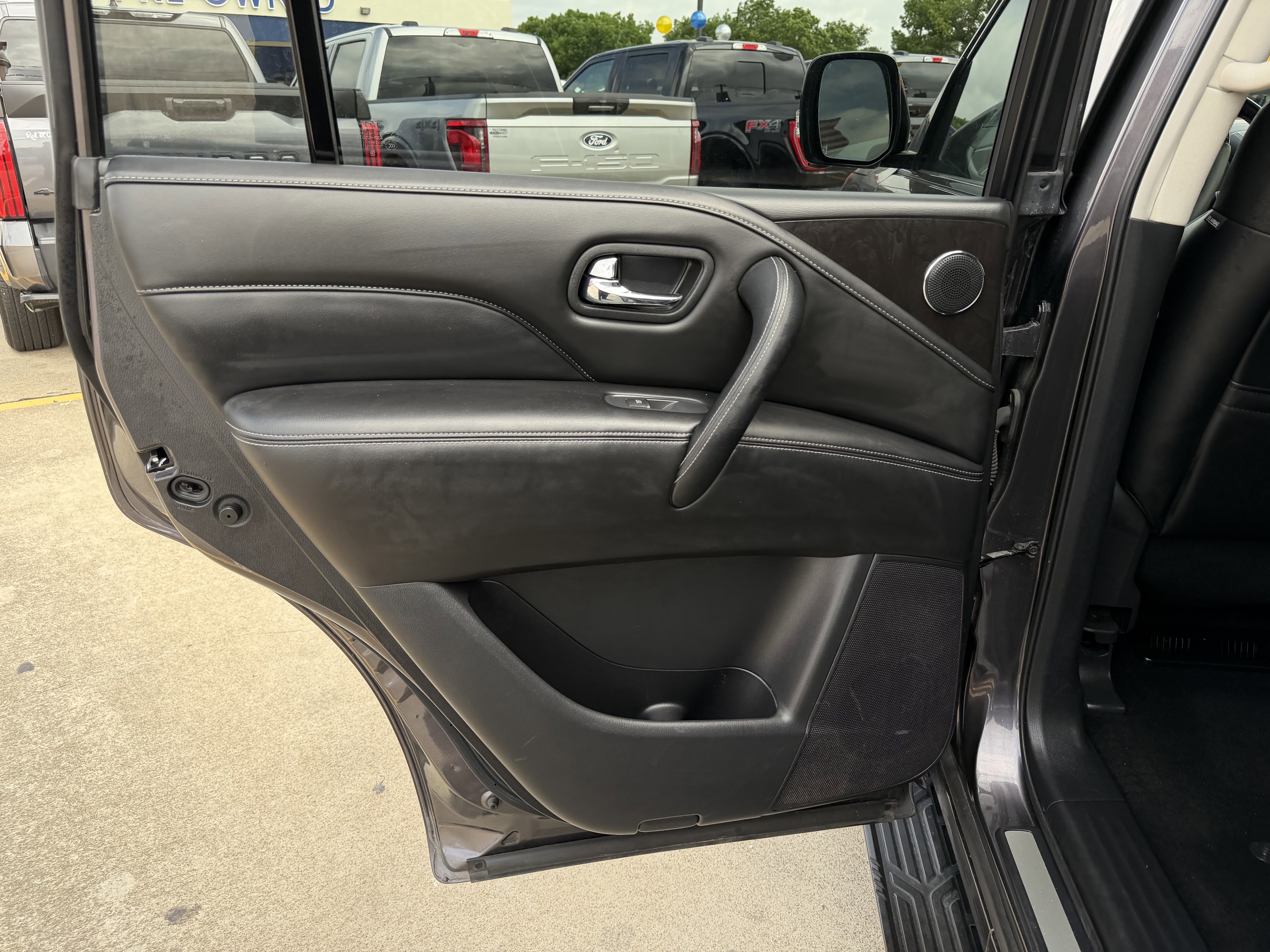 Used 2024 INFINITI QX80 Luxe AWD/4WD image 16