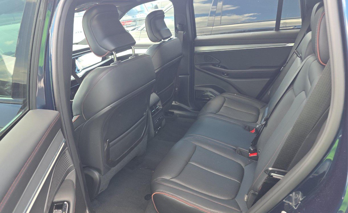Used 2024 Jeep Wagoneer Launch Edition AWD/4WD image 10