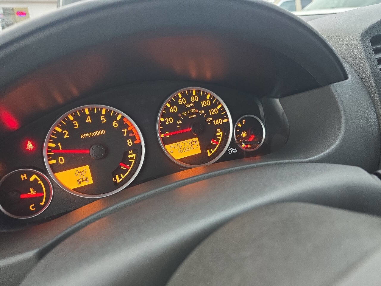 Used 2011 Nissan Pathfinder LE w/ Navigation Pkg image 41