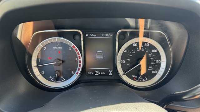 Used 2017 Nissan Titan SV AWD/4WD image 7