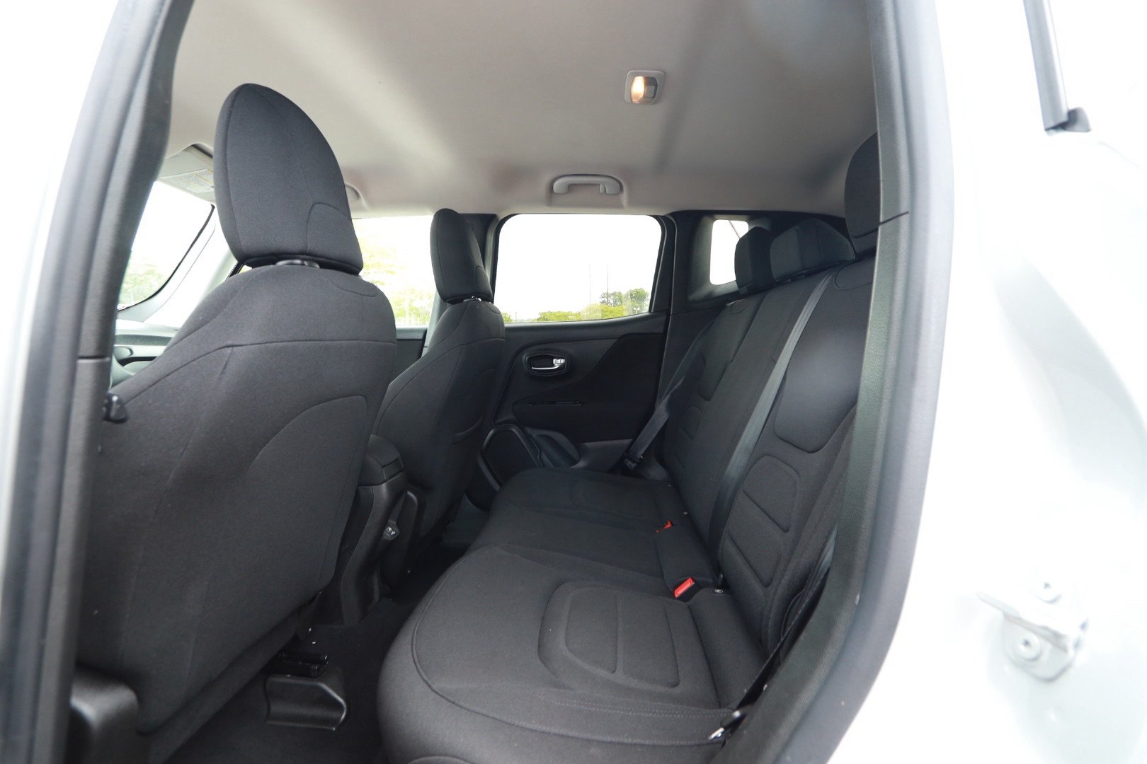 Used 2021 Jeep Renegade Latitude FWD image 23