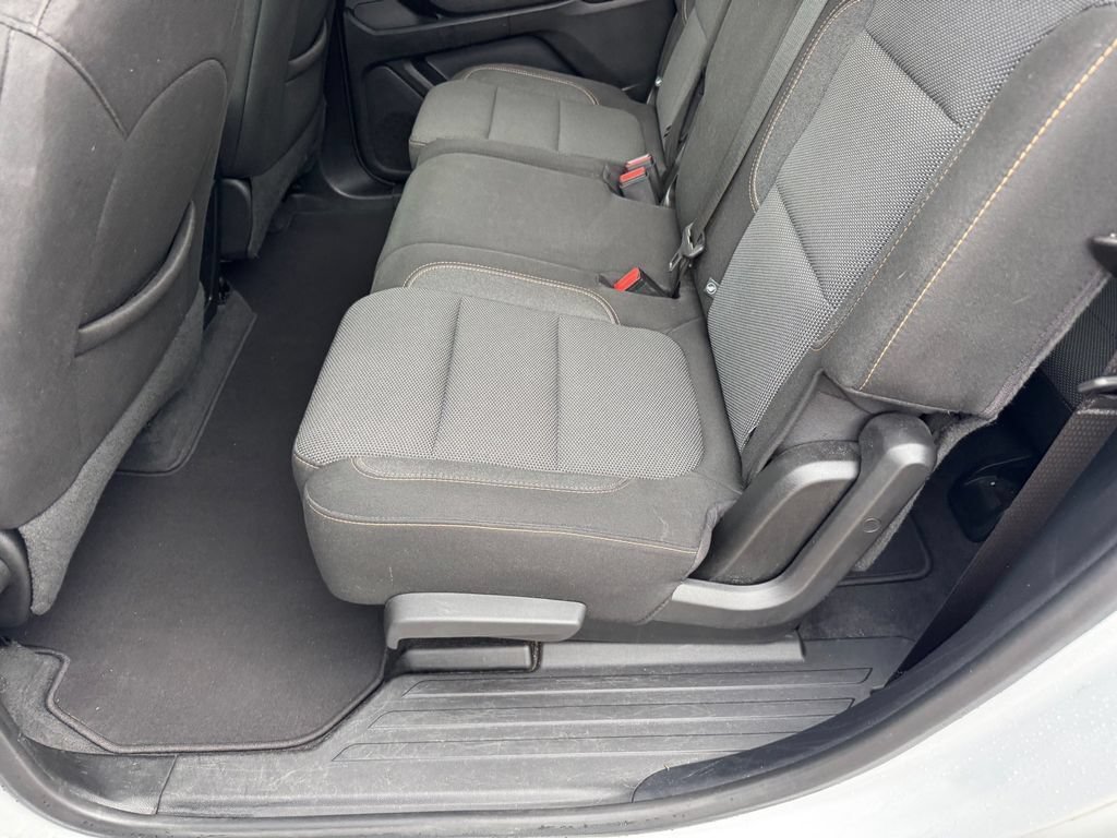 Used 2020 Chevrolet Traverse LS FWD image 13