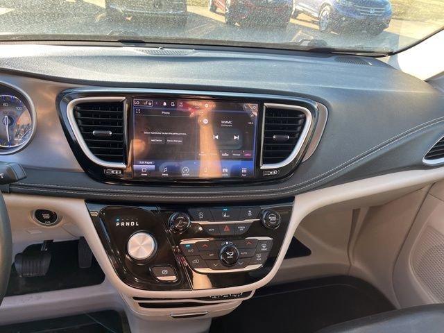 Used 2022 Chrysler Pacifica Touring-L image 14