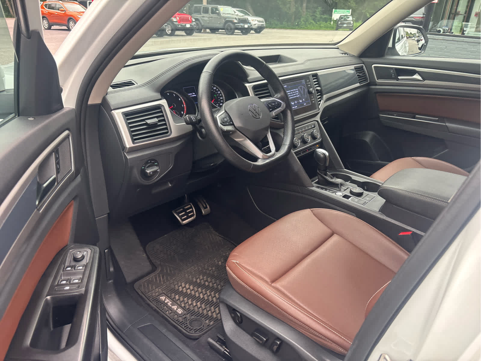 Used 2021 Volkswagen Atlas SE w/ Towing Package AWD/4WD image 10