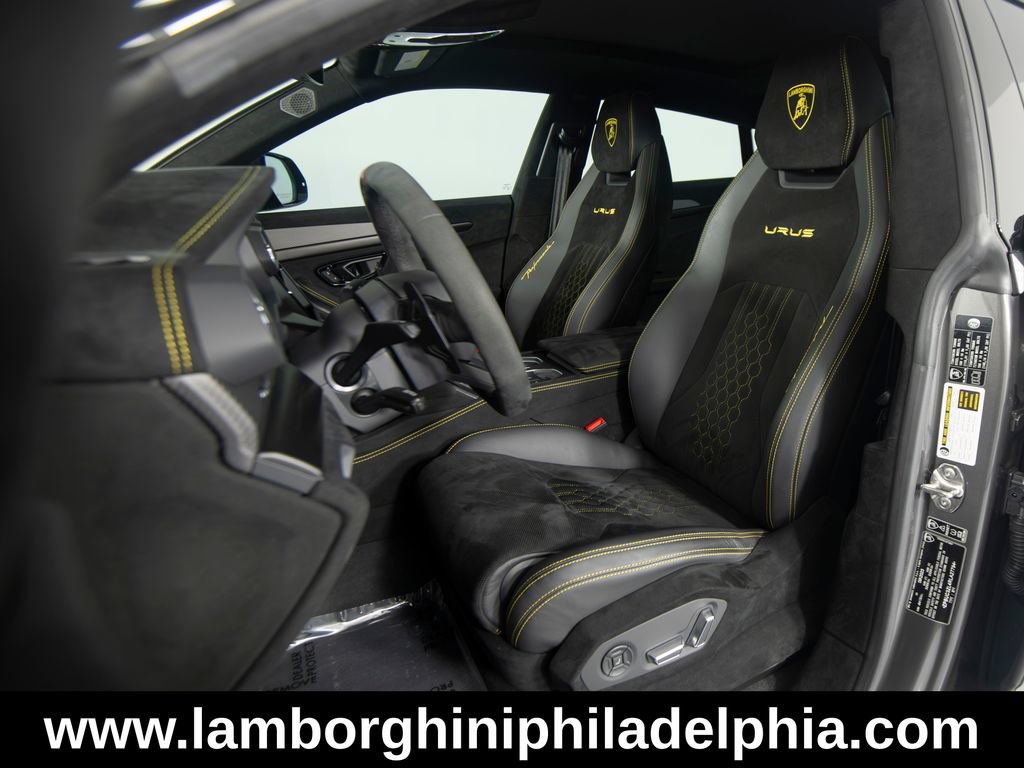 Used 2024 Lamborghini Urus Performante AWD/4WD image 32