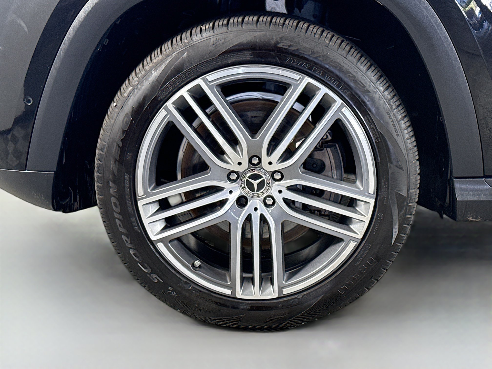 Used 2025 Mercedes-Benz GLS 450 4MATIC image 38