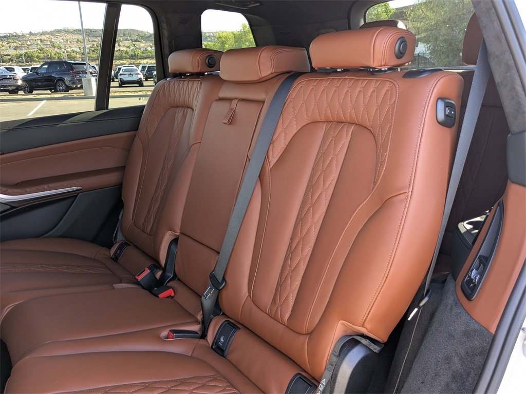 New 2026 BMW X7 M60i image 32