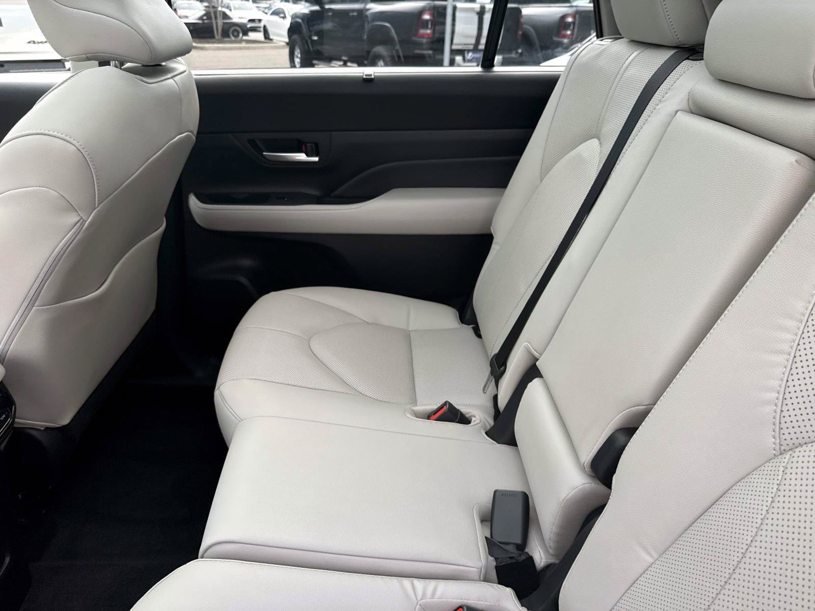 Used 2025 Toyota Grand Highlander AWD image 15