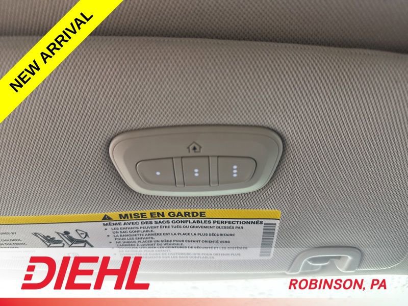 Used 2023 Chrysler Pacifica Limited w/ Uconnect Theater Family Group image 38