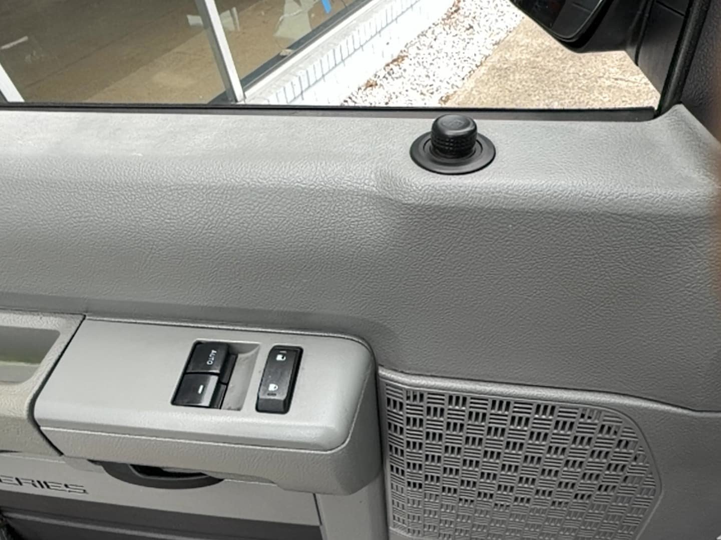 Used 2014 Ford E-350 and Econoline 350 Extended Super Duty w/ Power Group RWD image 10