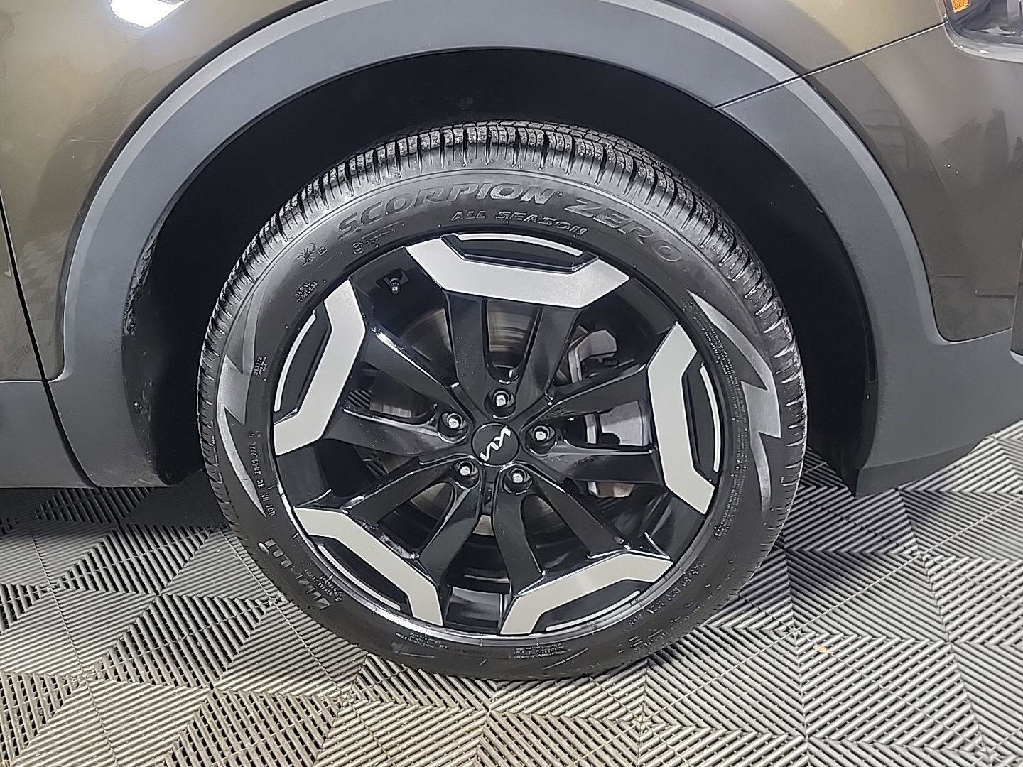 Used 2024 Kia Telluride S w/ S Sunroof Package image 3