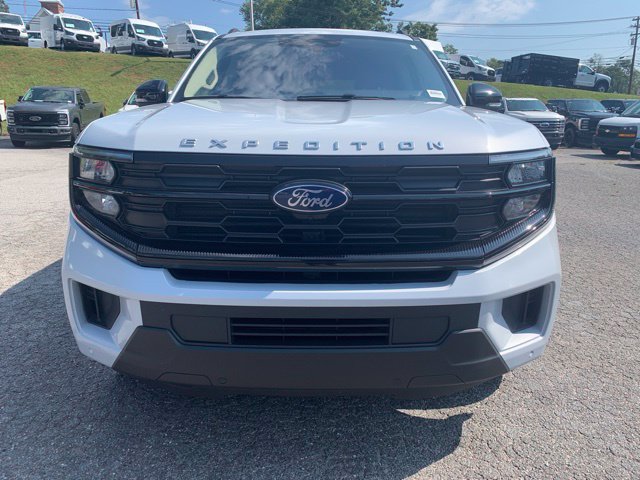 Used 2025 Ford Expedition Max Active AWD/4WD image 2