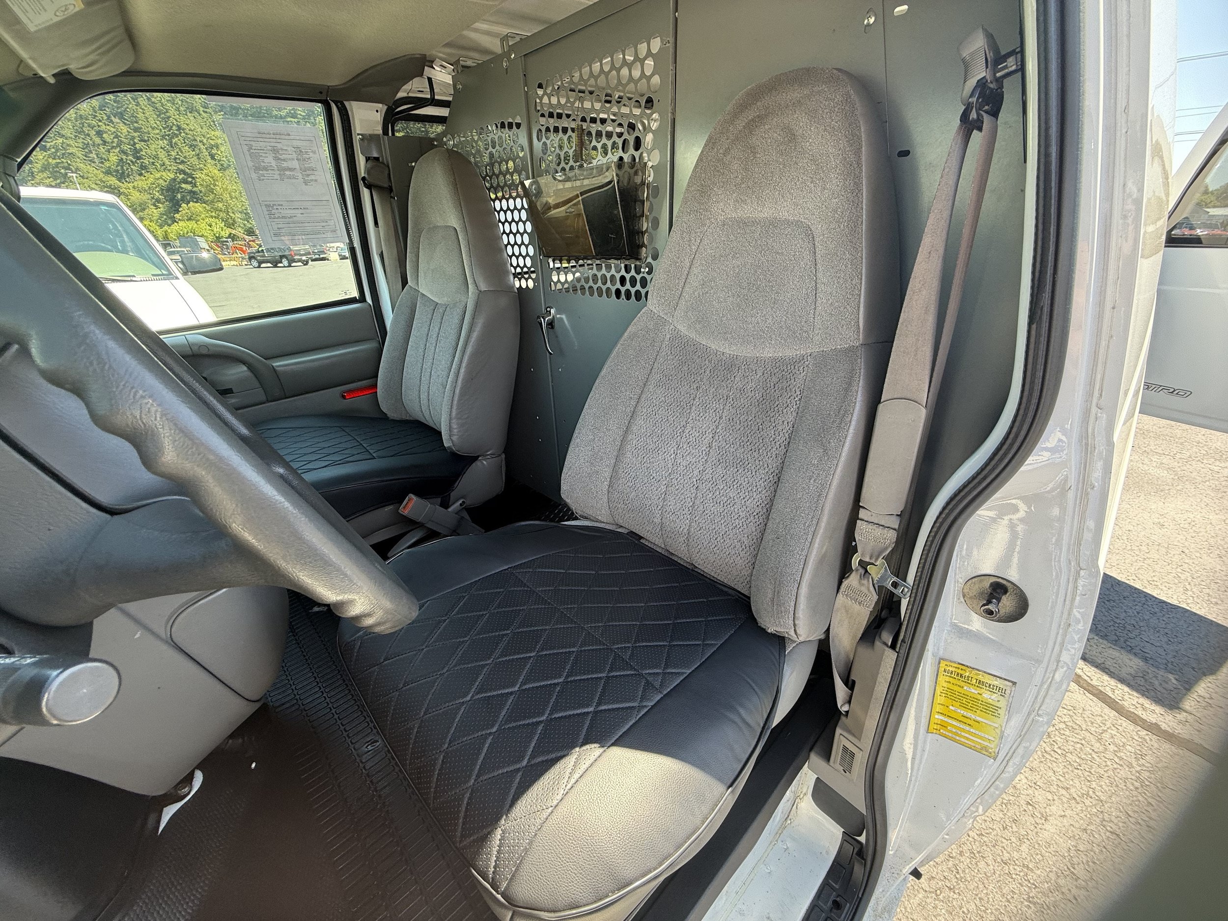 Used 2002 Chevrolet Astro RWD image 9