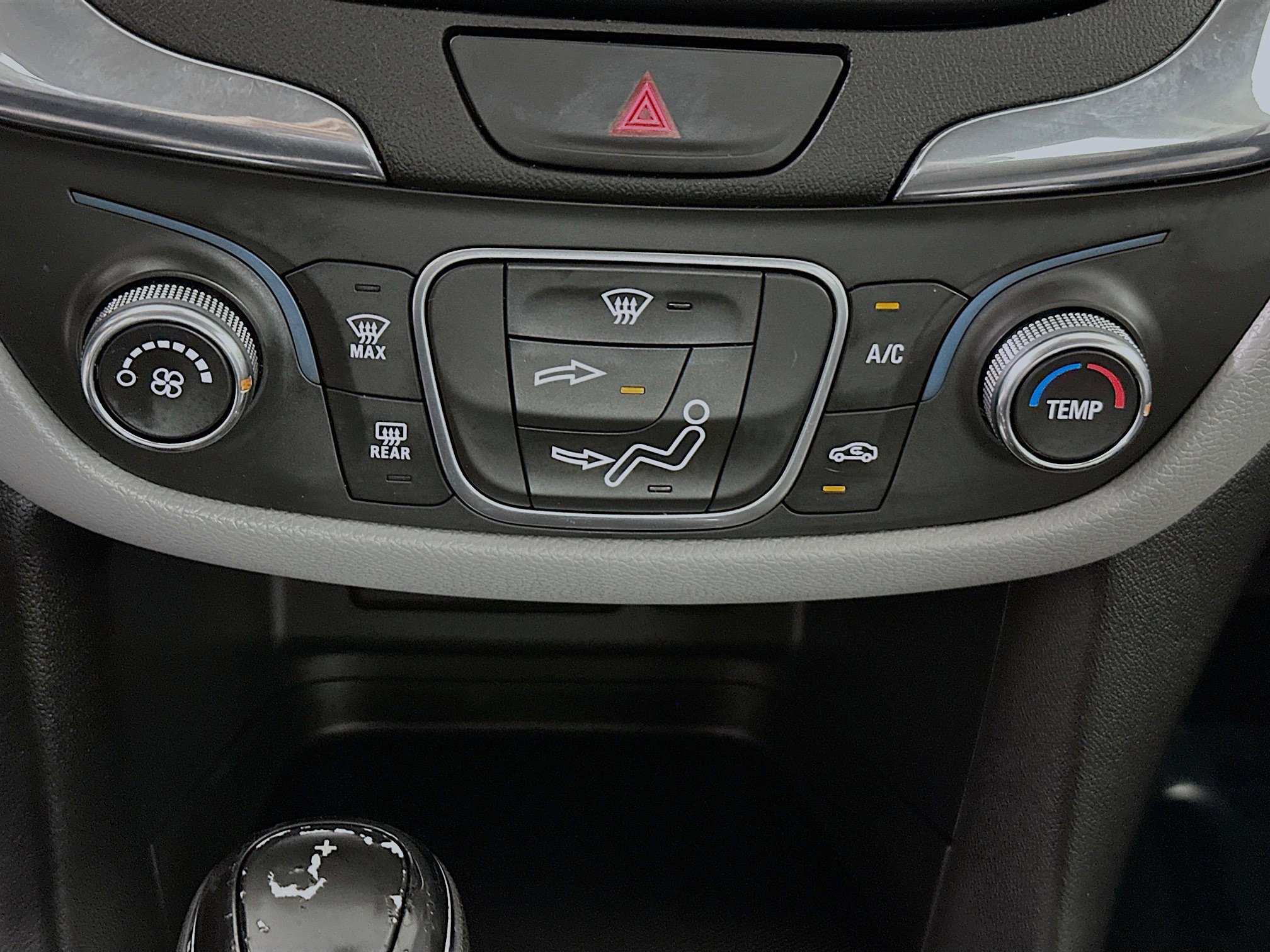 Used 2020 Chevrolet Equinox LS image 23