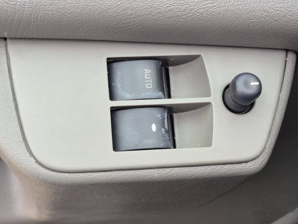 Used 2015 Chevrolet Express 2500 RWD image 13