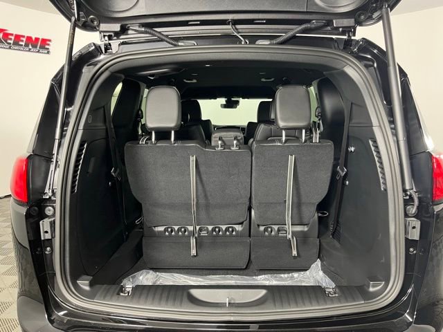 New 2026 Chrysler Voyager LX image 25