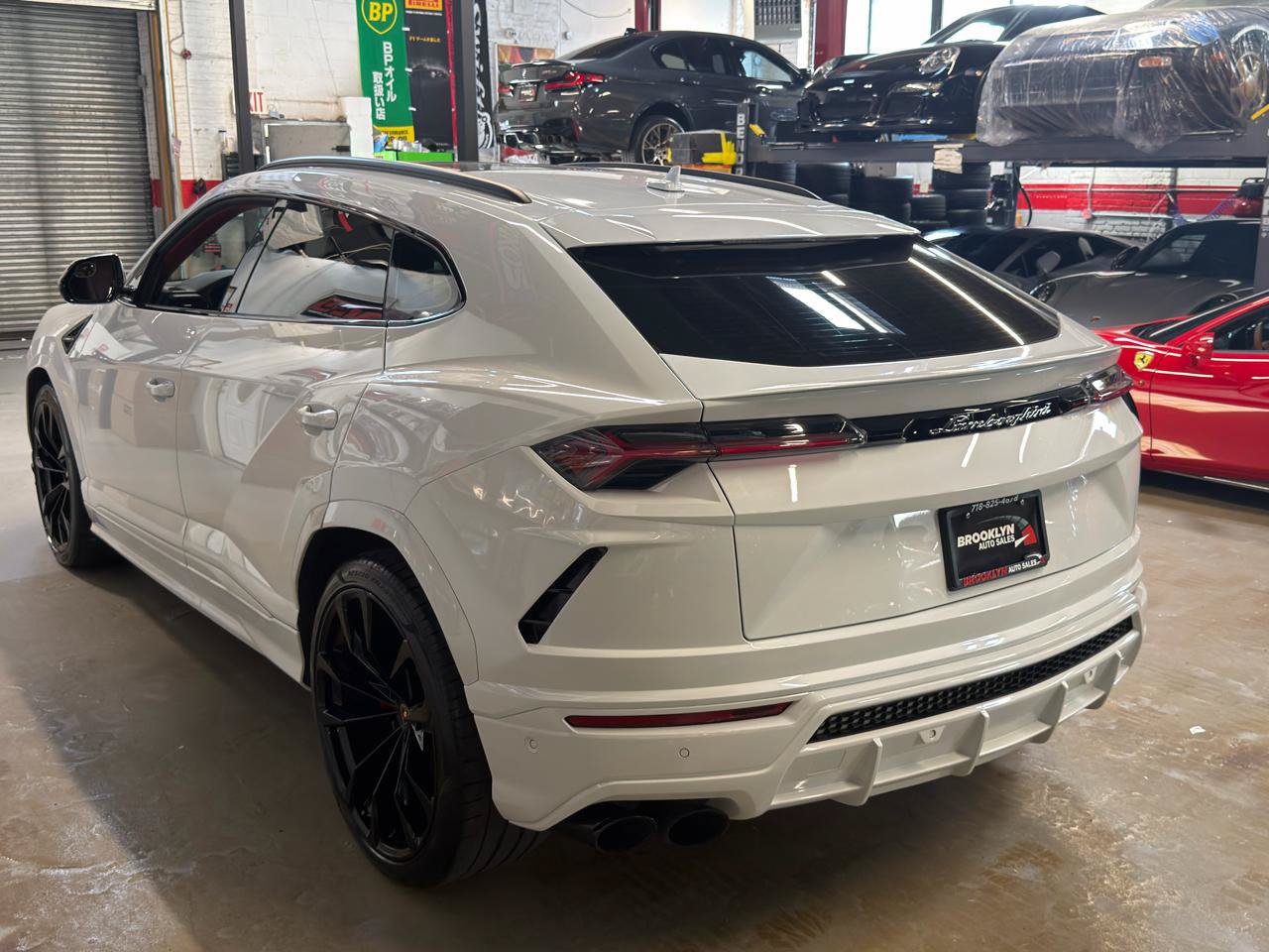 Used 2020 Lamborghini Urus AWD/4WD image 11