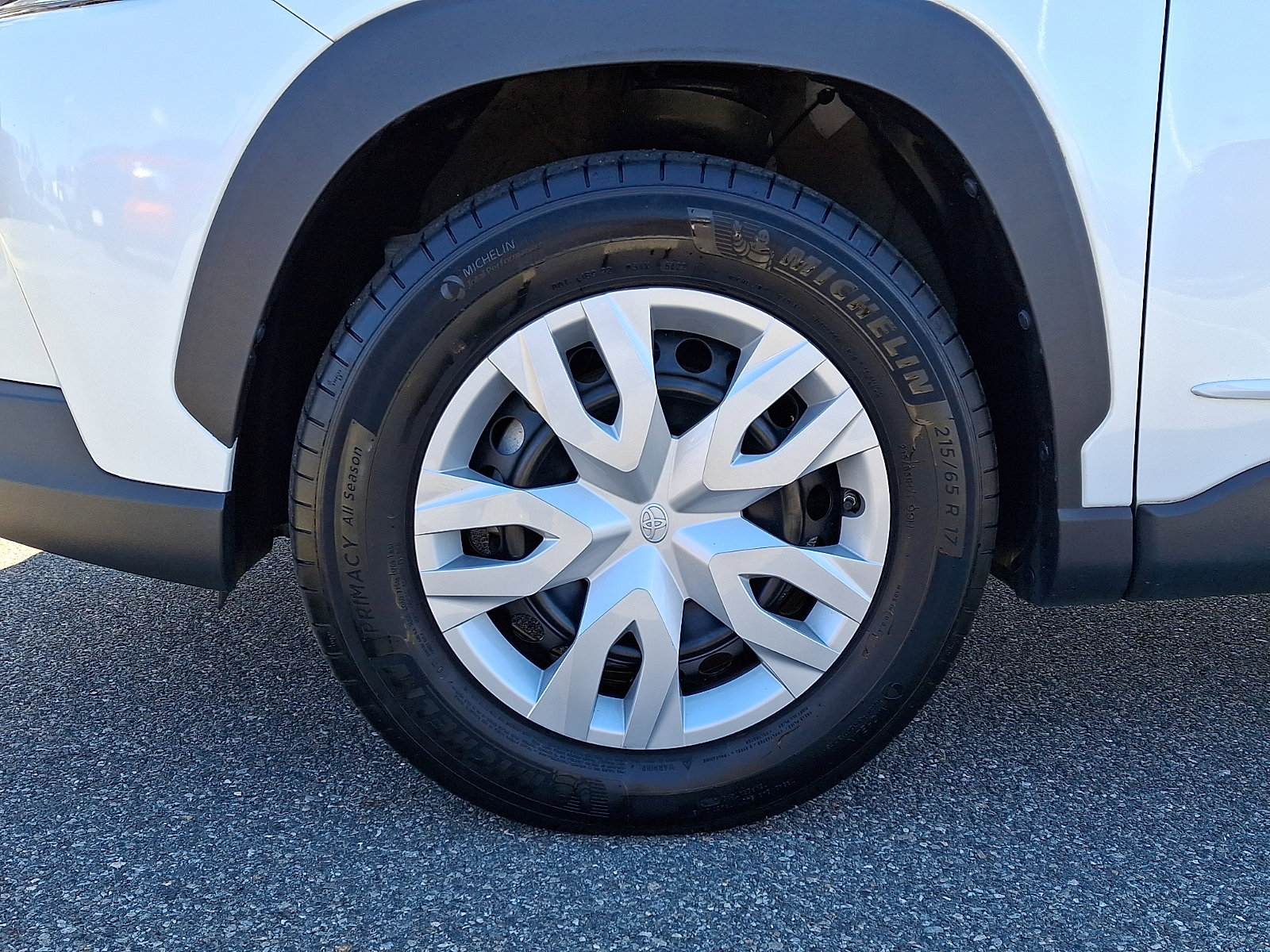 Certified 2023 Toyota Corolla Cross L image 9